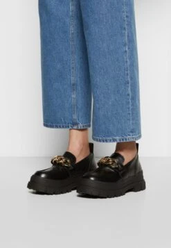 Buffalo VEGAN ASPHA LOAFER CHAIN - Plateaupumps - Black -Buffalo Verkaufsgeschäft 0fac6ee28a4343e088858992aec7c805