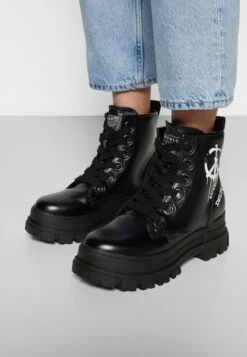 Buffalo VEGAN ASPHA GRAFFITI - Plateaustiefelette - Black/white -Buffalo Verkaufsgeschäft 18489748a900428dabbe0ae7c43eaf75