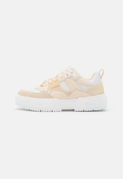Buffalo VEGAN RSE V2 LOW - Sneaker Low - White/cream