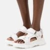 Buffalo VEGAN - Plateausandalette - White