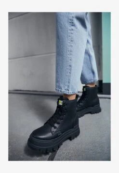 Buffalo VEGAN ASPHA - Plateaustiefelette - Black -Buffalo Verkaufsgeschäft 6aff18c418274b419cb3d909f596e9fd