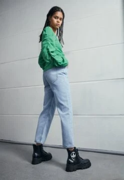 Buffalo VEGAN ASPHA GRAFFITI - Plateaustiefelette - Black/white -Buffalo Verkaufsgeschäft 9635d0fecaf6457382c8e70a337d44d5