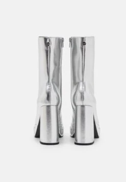 Buffalo MAY ZIP BOOT MID - High Heel Stiefelette - Silver 9 Buffalo MAY ZIP BOOT MID - High Heel Stiefelette - Silver -Buffalo Verkaufsgeschäft c54e6b75587241eabde513ead46ddd70