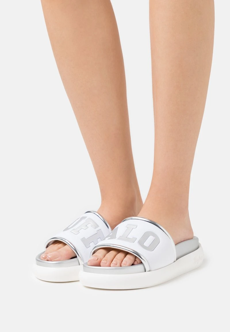 Buffalo VEGAN RANDIE - Pantolette Flach - White/silver 1 Buffalo VEGAN RANDIE - Pantolette Flach - White/silver